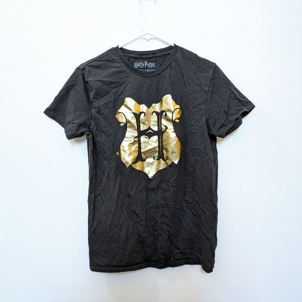 Harry Potter Gold Foil Hogwarts Short Sleeve Black Tshirt, Women's Medium